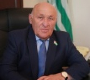 Спикер Народного Собрания – Парламента Республики Абхазия Валерий Кварчия поздравил ветеранов Великой Отечественной войны с Днем Победы.